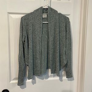 girls Danskin Now sweater.